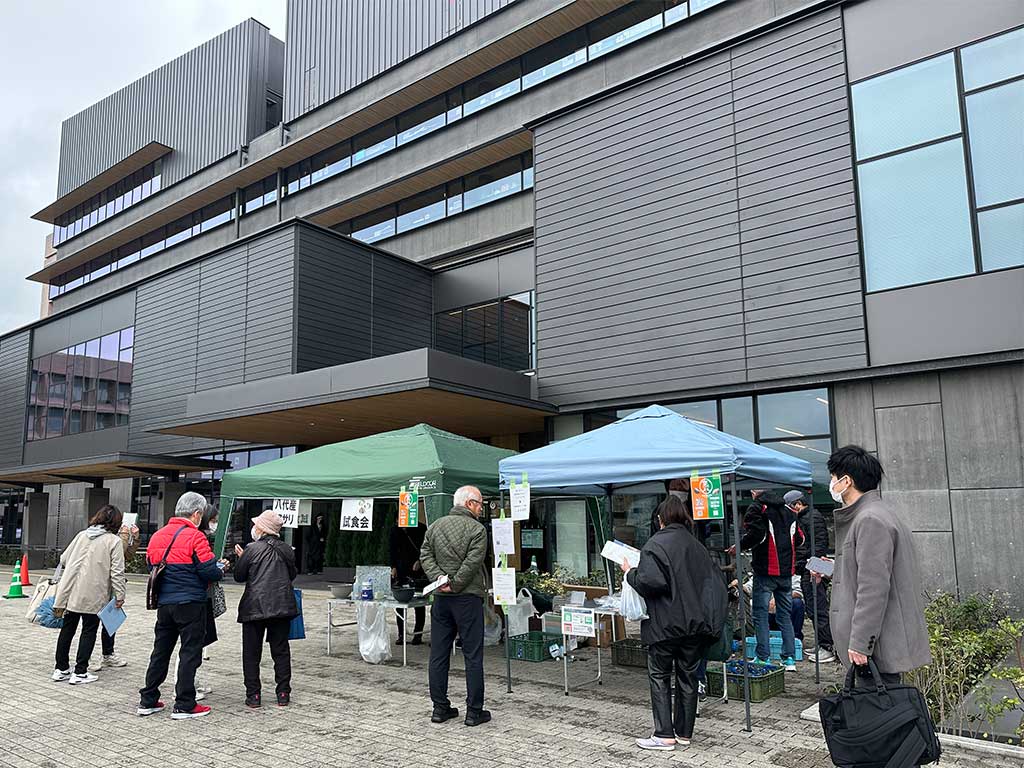 八代市役所前アサリ試食会